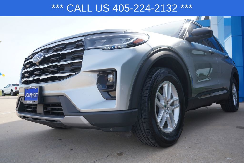 Used 2025 Ford Explorer Active w/ Active Comfort Package RWD image 4