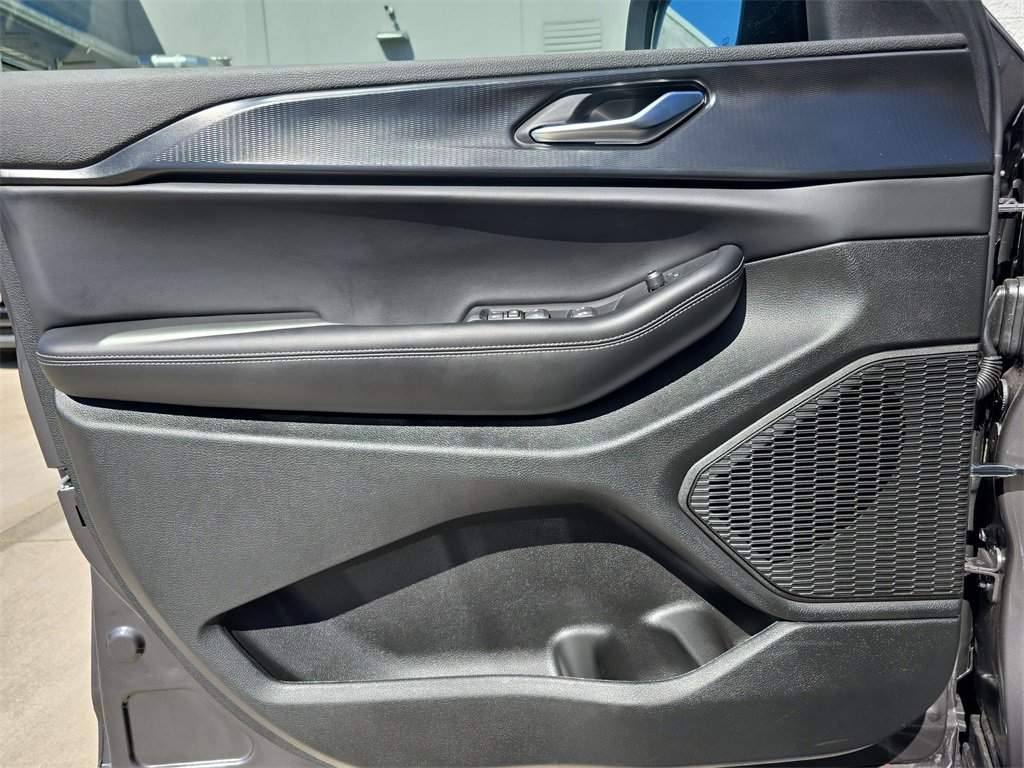 New 2025 Jeep Grand Cherokee Laredo w/ Luxury Tech Group I image 28