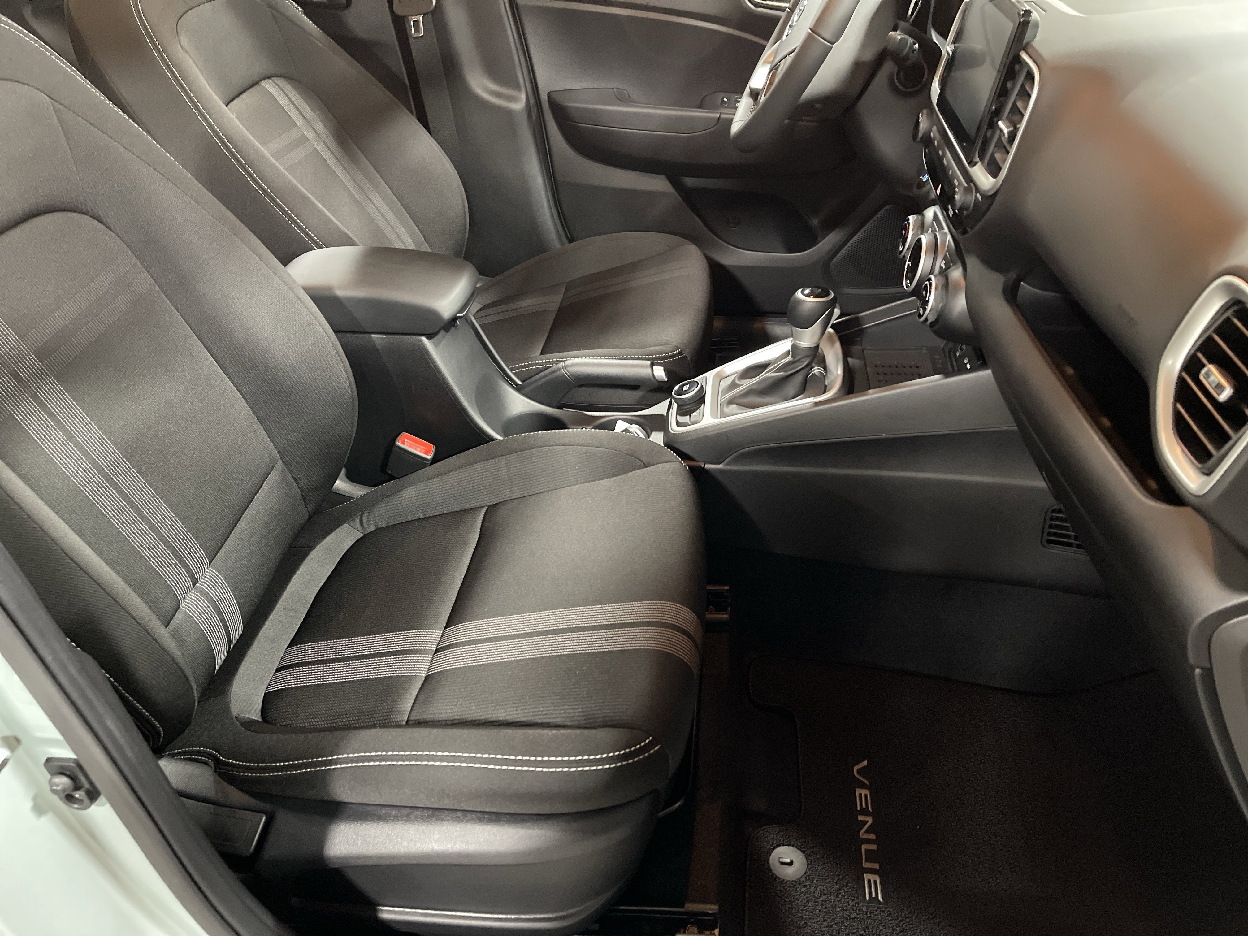Used 2026 Hyundai Venue SEL image 13