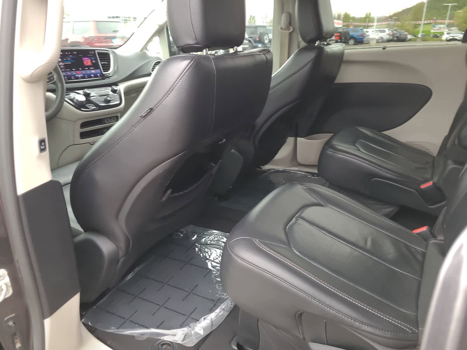 Used 2022 Chrysler Pacifica Touring-L FWD image 20