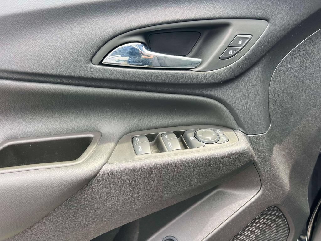 Used 2023 Chevrolet Equinox LT AWD/4WD image 16