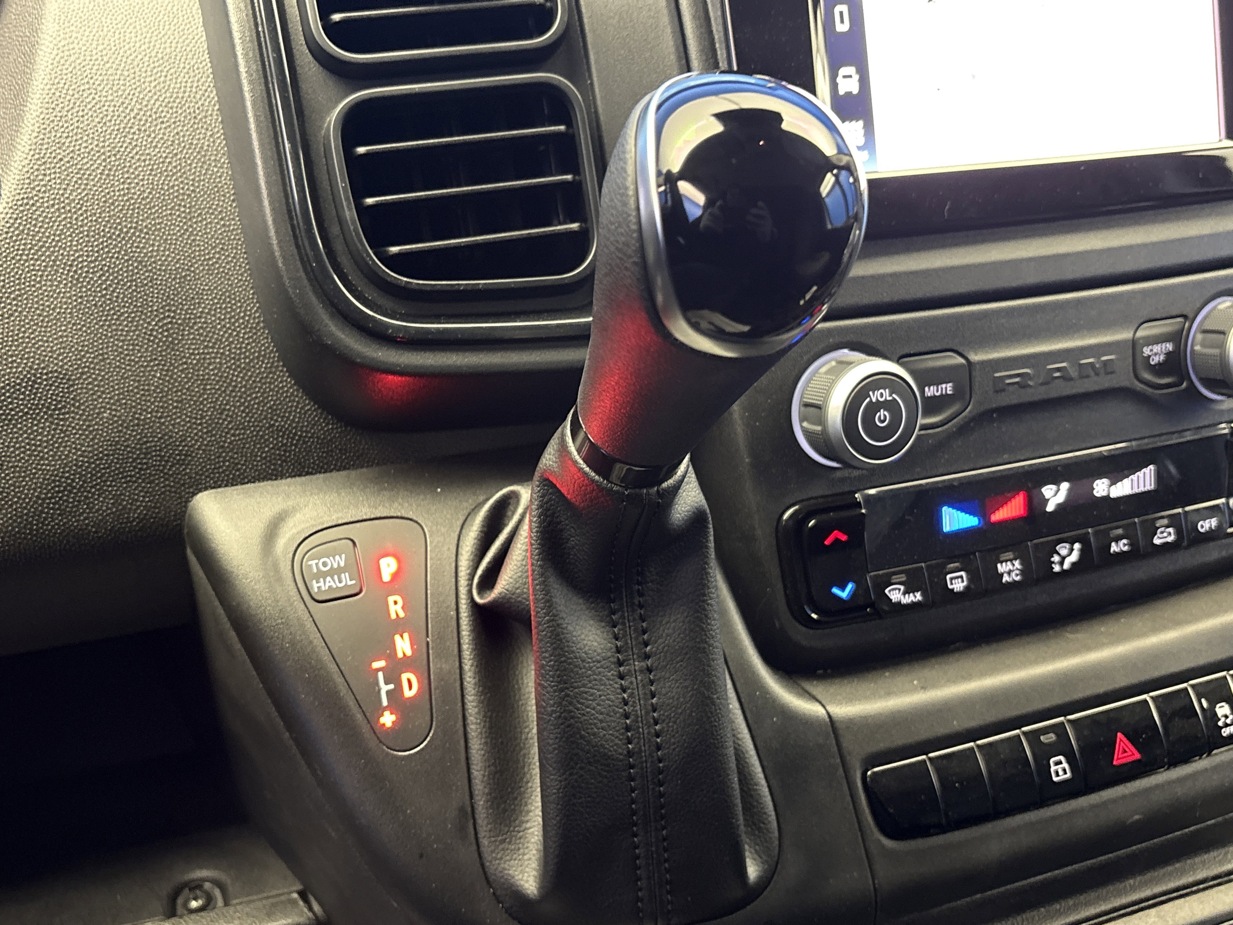 Used 2024 RAM ProMaster 2500 image 18