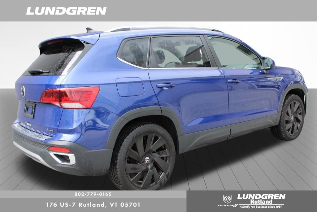 Used 2024 Volkswagen Taos SE w/ Panoramic Sunroof Package image 3
