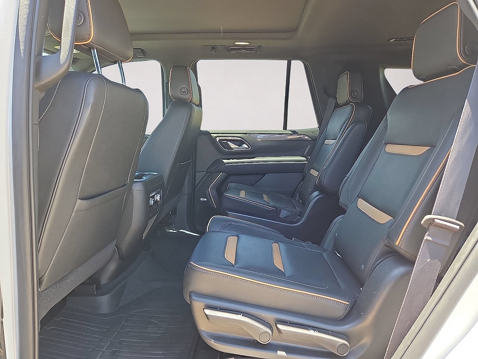 Used 2021 GMC Yukon AT4 w/ Technology Package AWD/4WD image 16