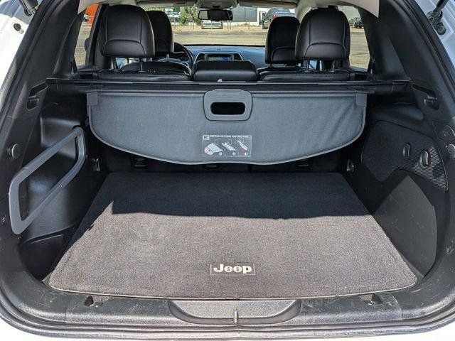 Used 2018 Jeep Cherokee Overland AWD/4WD image 28
