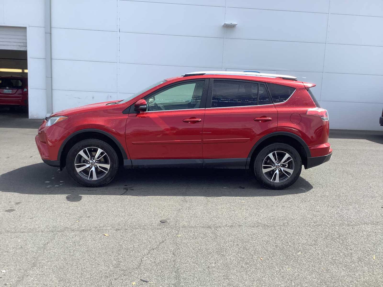 Used 2016 Toyota RAV4 XLE AWD/4WD image 3