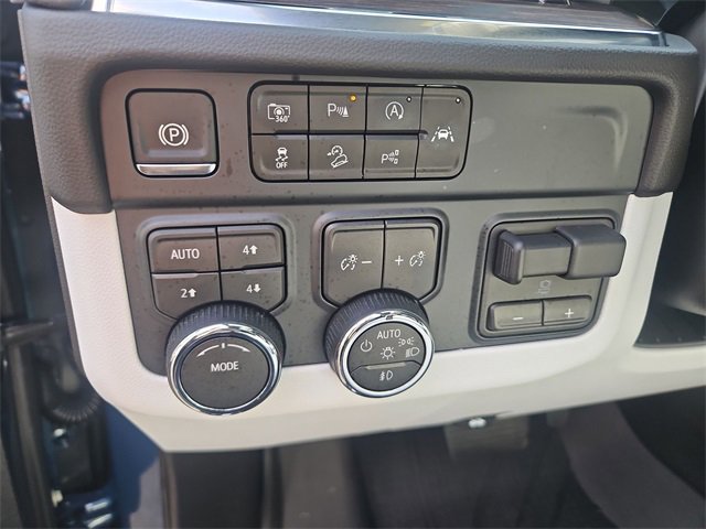 Certified 2025 Chevrolet Suburban Premier image 36