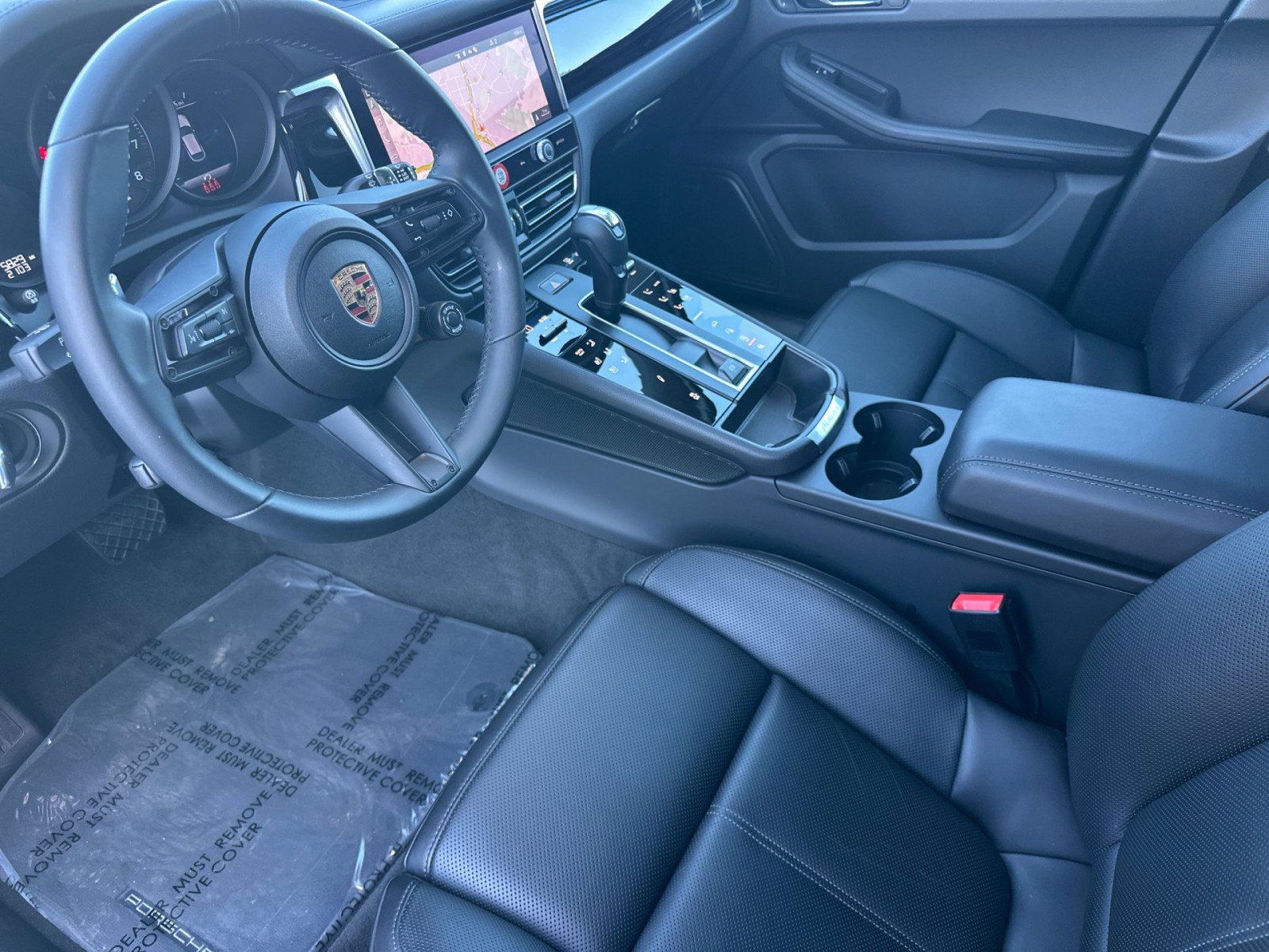 Certified 2025 Porsche Macan Turbo image 4