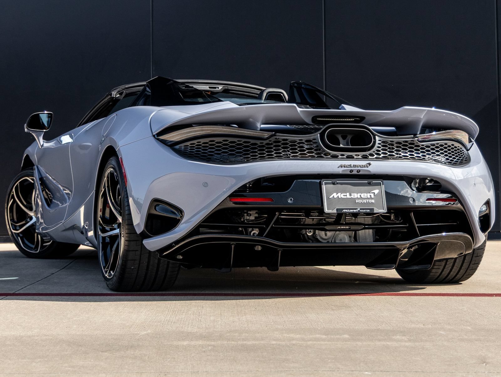Used 2026 McLaren 750S Spider RWD image 8