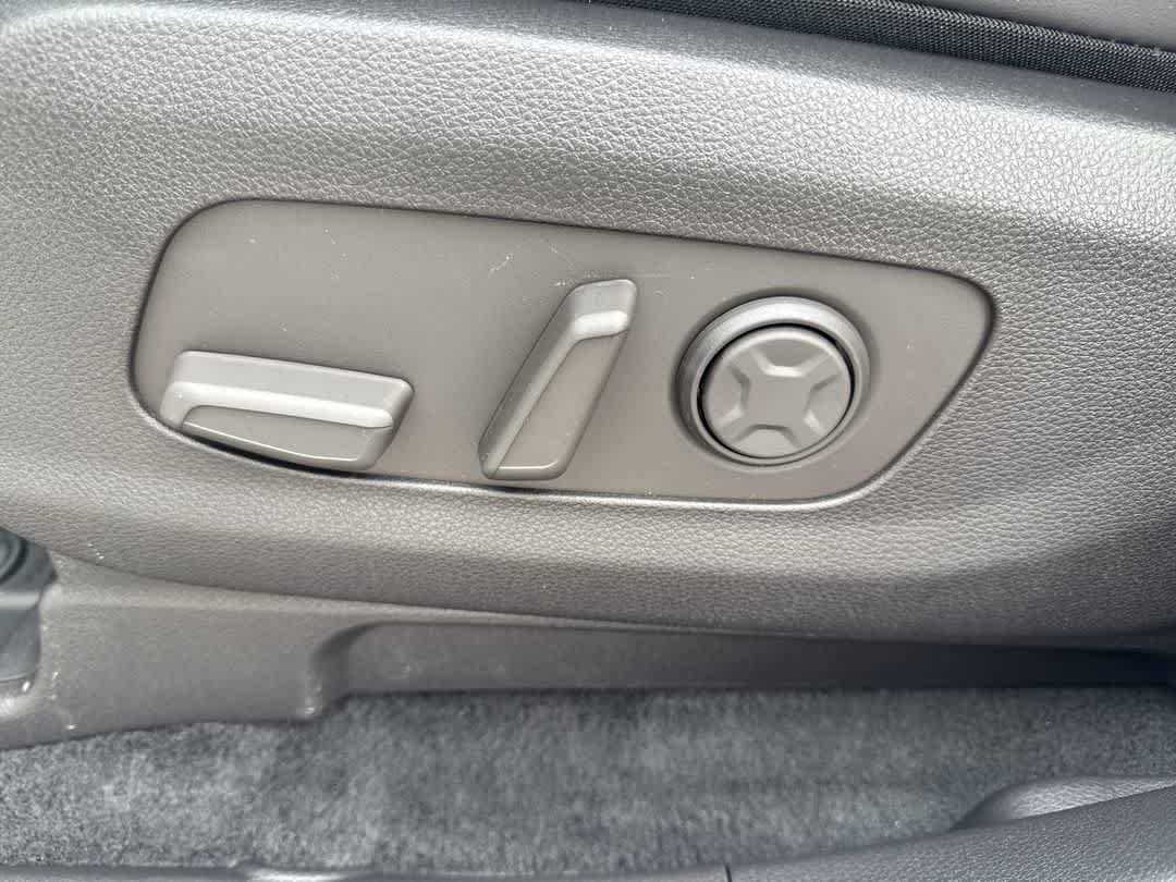 New 2026 Kia Carnival EX FWD image 12