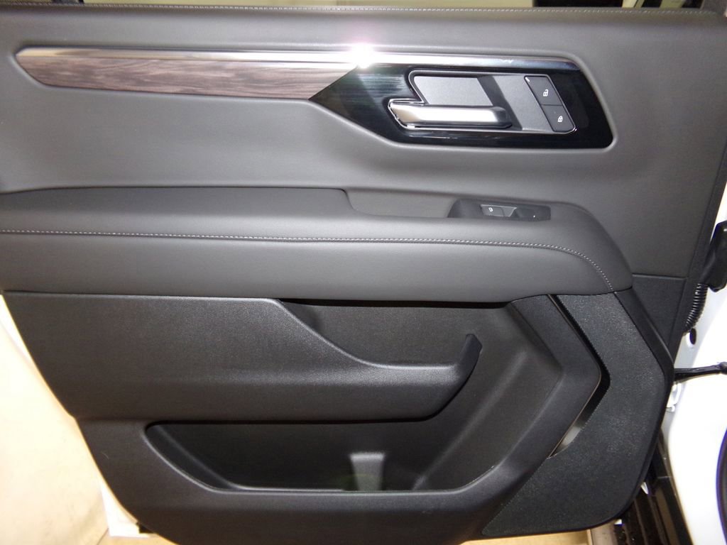 New 2025 Chevrolet Suburban LS image 11