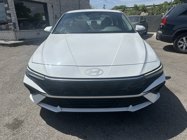 Used 2024 Hyundai Elantra SEL FWD image 2