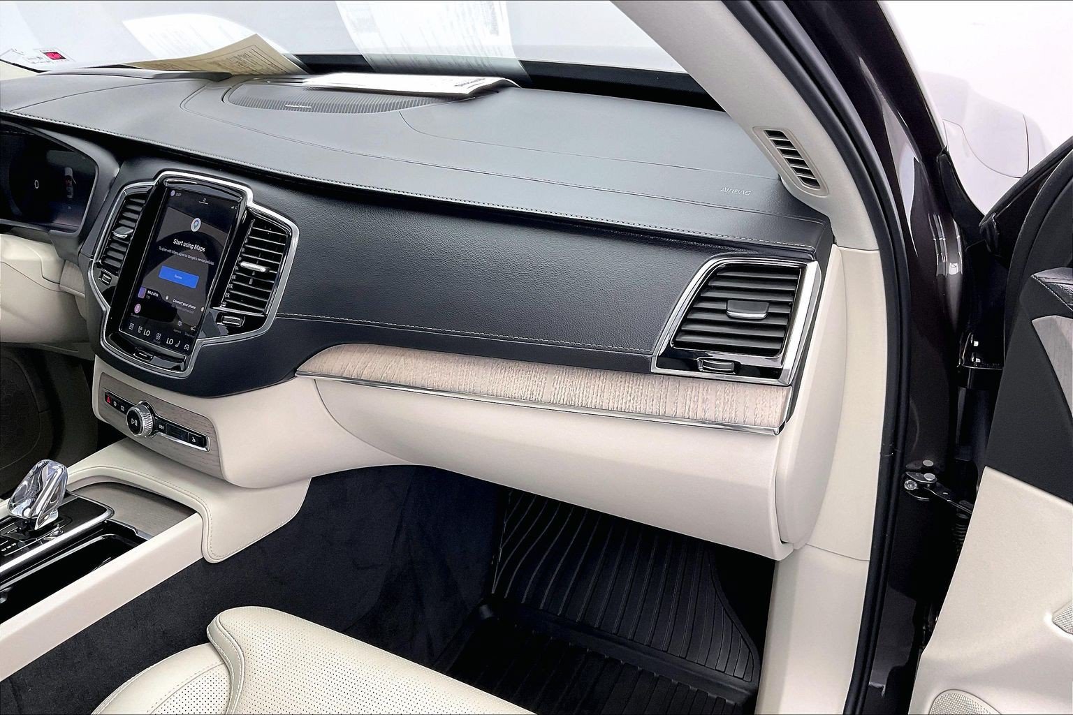 Used 2024 Volvo XC90 T8 Ultimate w/ Protection Package Premier AWD/4WD image 16