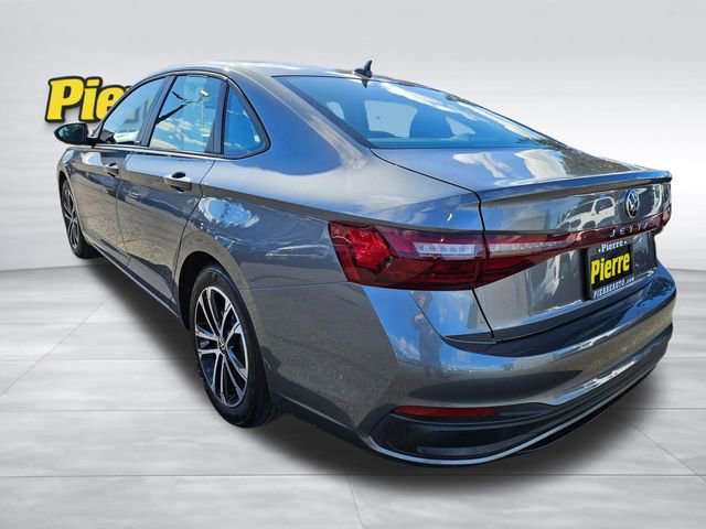 Used 2025 Volkswagen Jetta Sport image 3