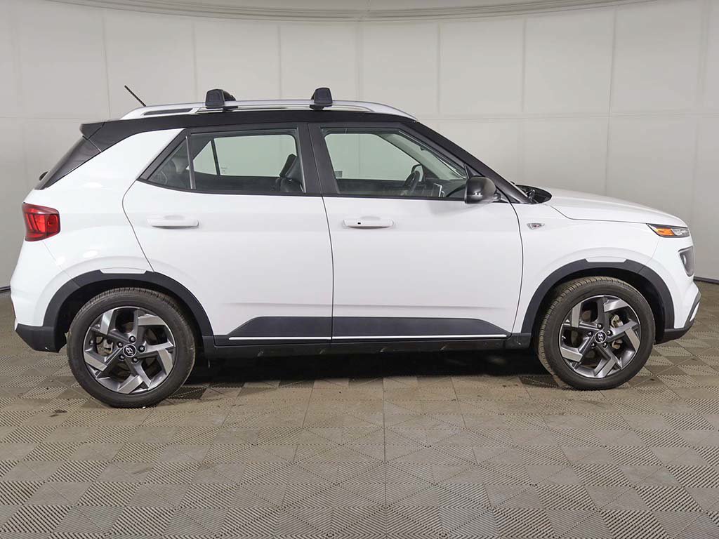 Certified 2024 Hyundai Venue Limited FWD image 11