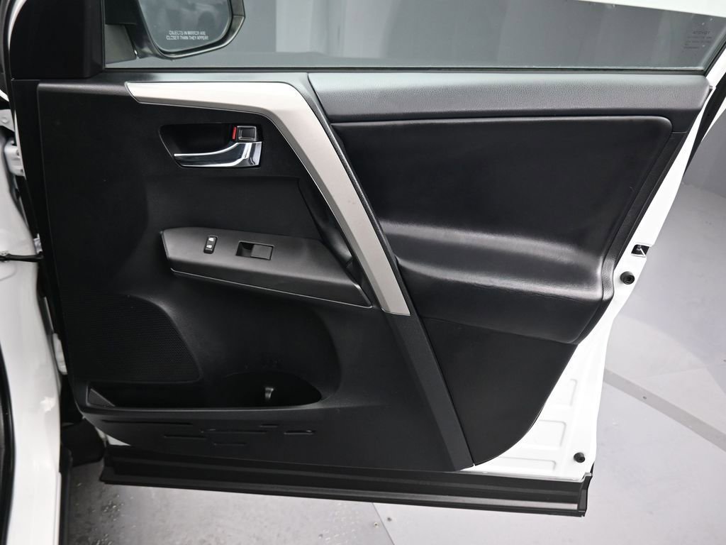 Used 2018 Toyota RAV4 XLE w/ Plus Extra Value Package image 39