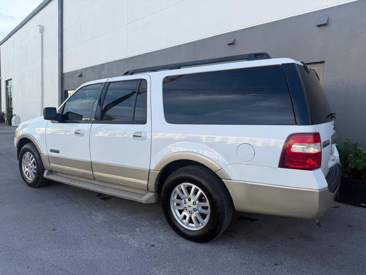 Used 2007 Ford Expedition EL Eddie Bauer RWD image 11