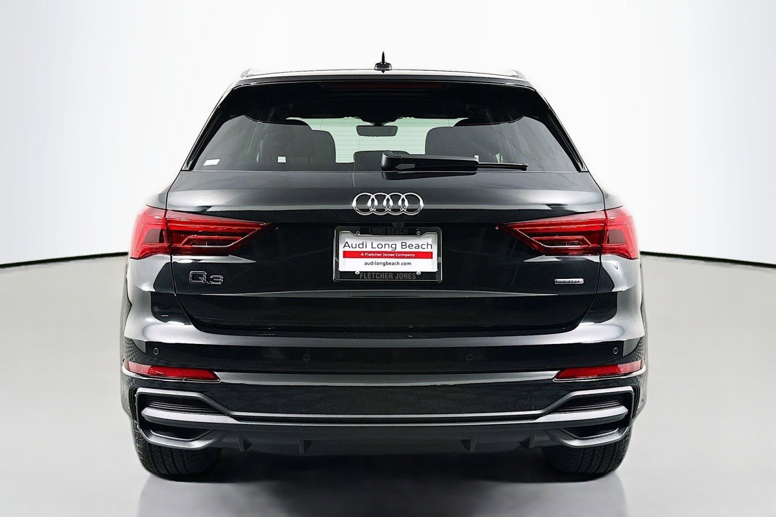 Used 2025 Audi Q3 2.0T Premium w/ Convenience Package image 3