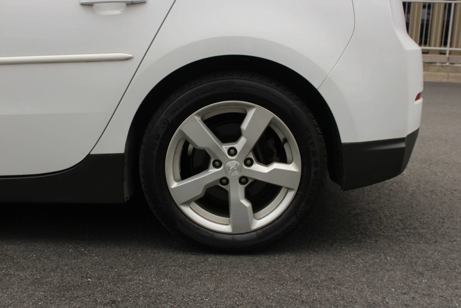 Used 2013 Chevrolet Volt w/ Enhanced Safety Package 1 FWD image 10