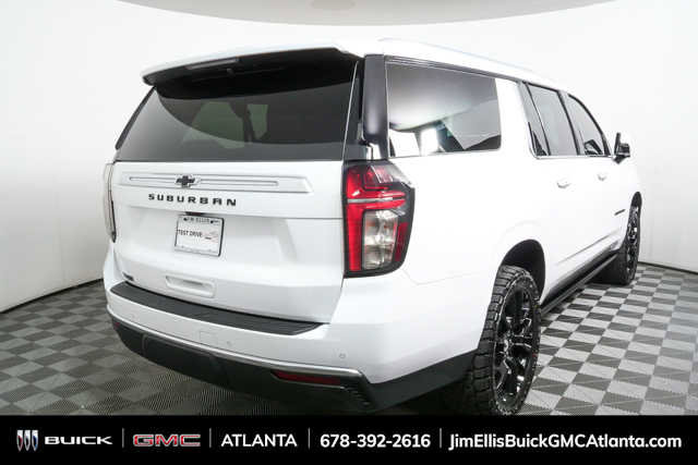 Used 2023 Chevrolet Suburban High Country image 3