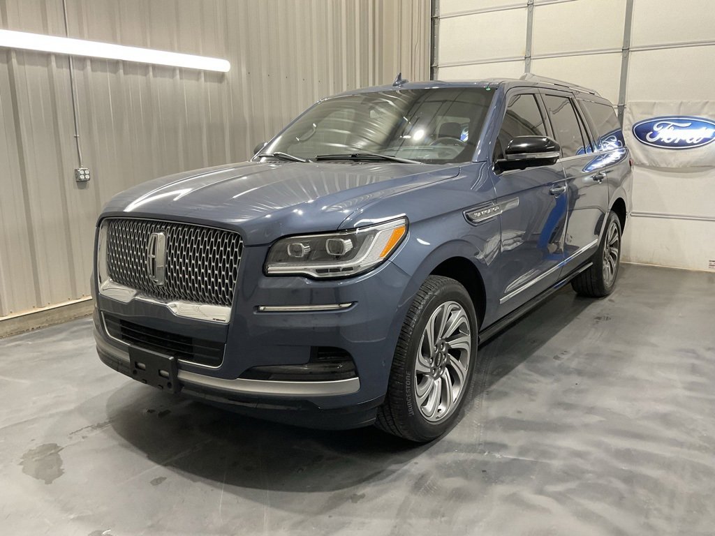 Used 2022 Lincoln Navigator L Reserve image 3