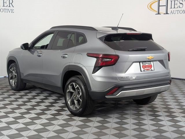 Certified 2025 Chevrolet Trax LT w/ LT Convenience Package FWD image 5