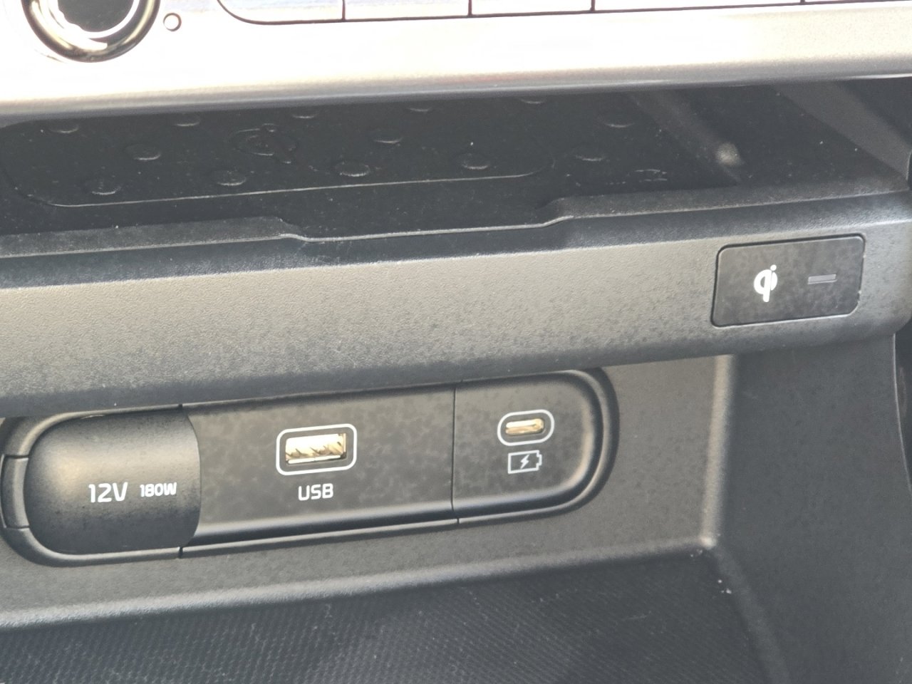 Used 2025 Kia Seltos EX w/ EX Sunroof Package image 8