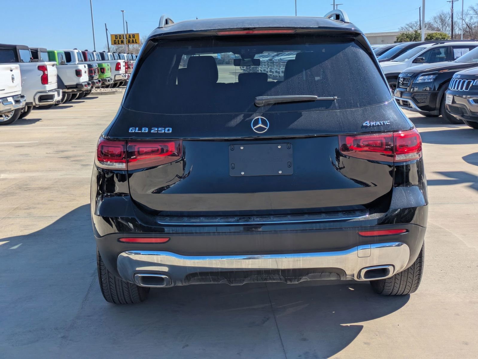 Used 2023 Mercedes-Benz GLB 250 4MATIC image 4