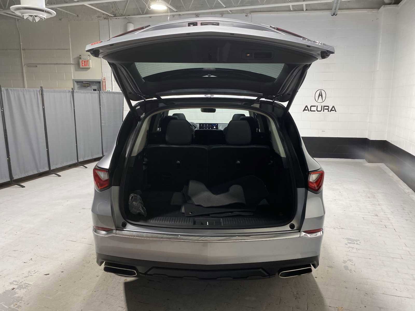 Used 2023 Acura MDX image 19