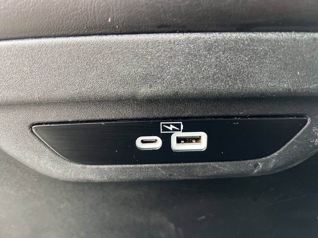 Used 2023 Chrysler Pacifica Touring-L image 26