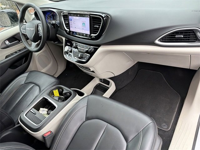 Used 2024 Chrysler Pacifica Touring-L image 35