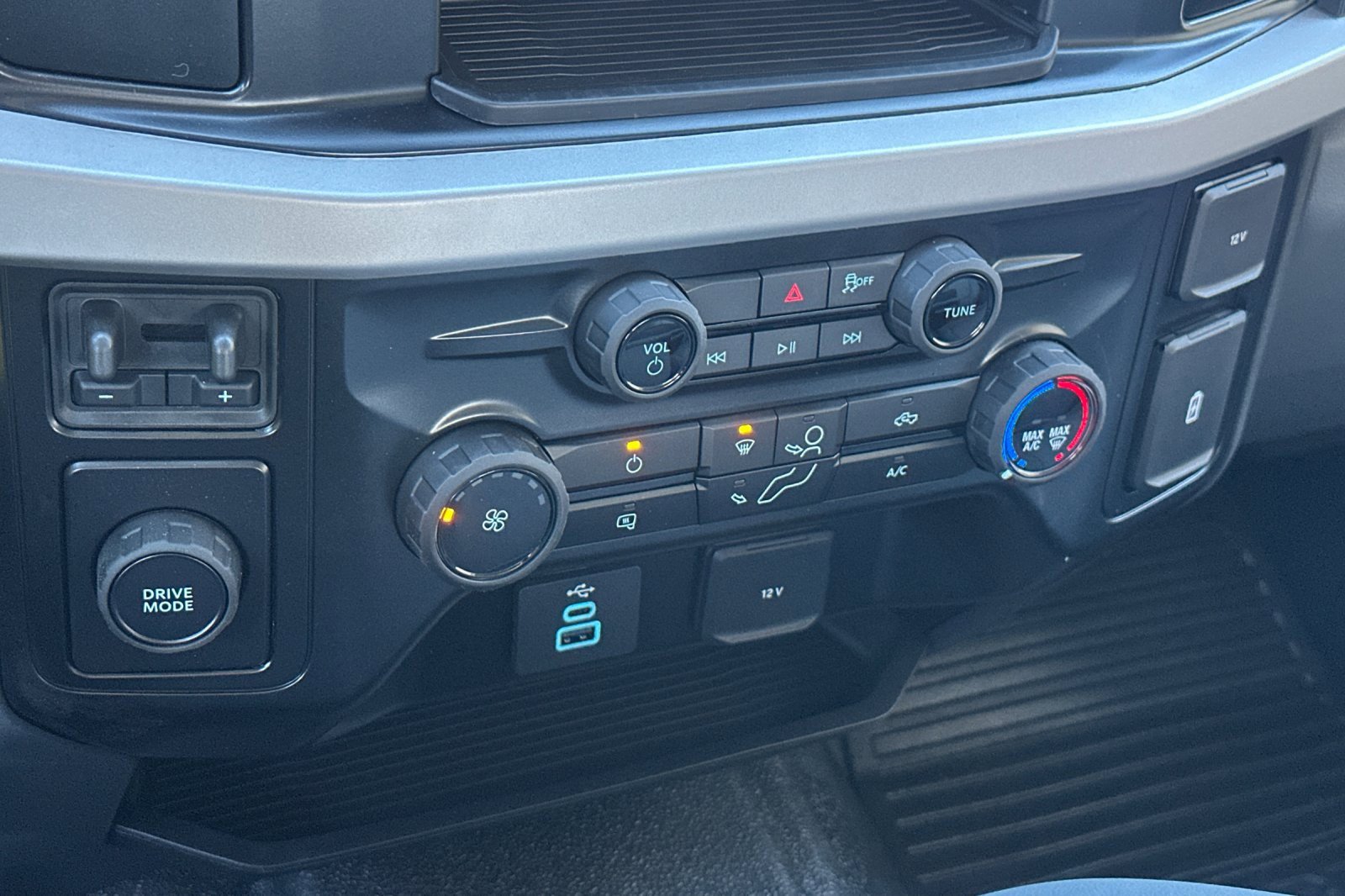 New 2026 Ford F250 XL w/ XL Chrome Package image 19