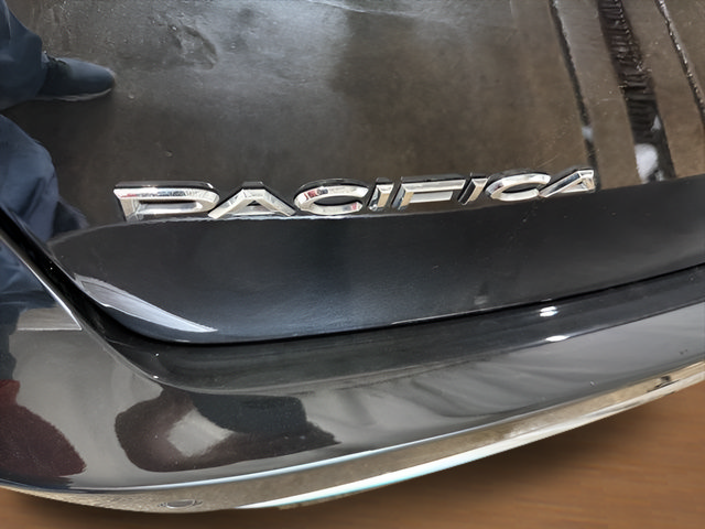 Used 2024 Chrysler Pacifica Limited FWD image 8