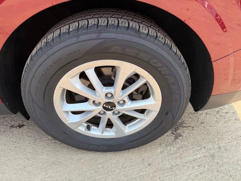 Certified 2023 Kia Carnival LX FWD image 14