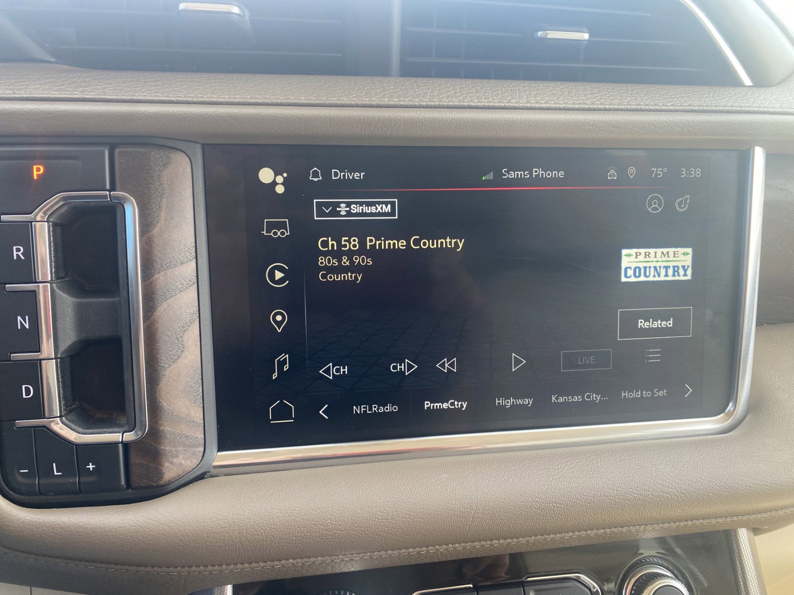 Used 2022 GMC Yukon XL Denali RWD image 17