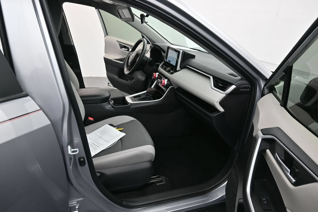 Used 2025 Toyota RAV4 XLE w/ Convenience Package FWD image 22