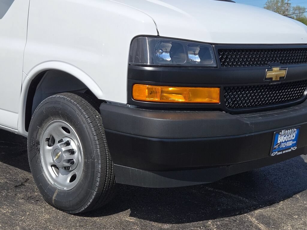 New 2026 Chevrolet Express 2500 Extended w/ Enhanced Convenience Package RWD image 3