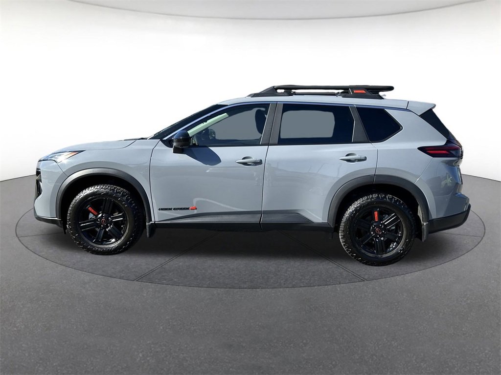 Used 2025 Nissan Rogue SV image 2