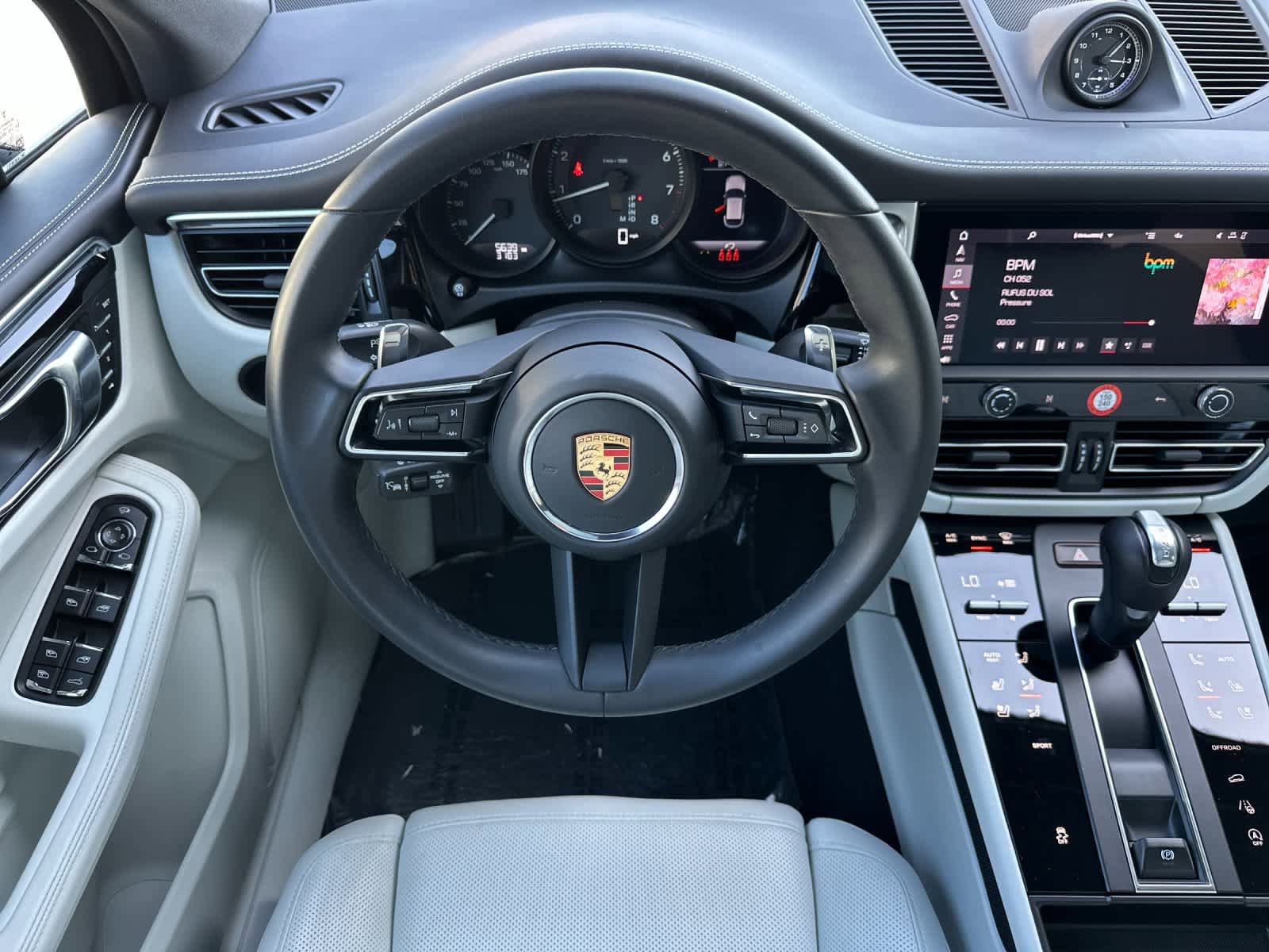 Certified 2025 Porsche Macan AWD/4WD image 15