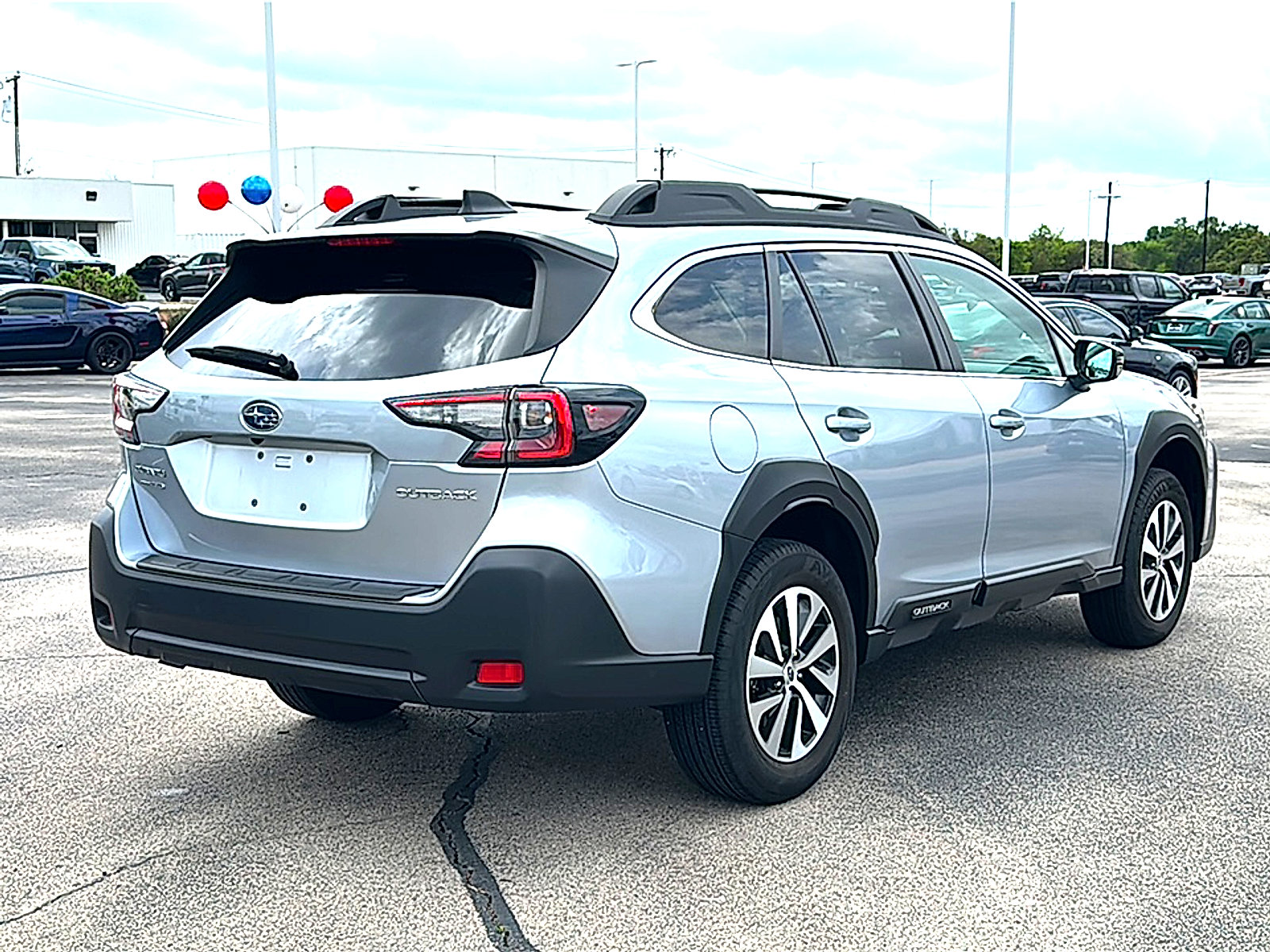 Used 2025 Subaru Outback Premium image 8