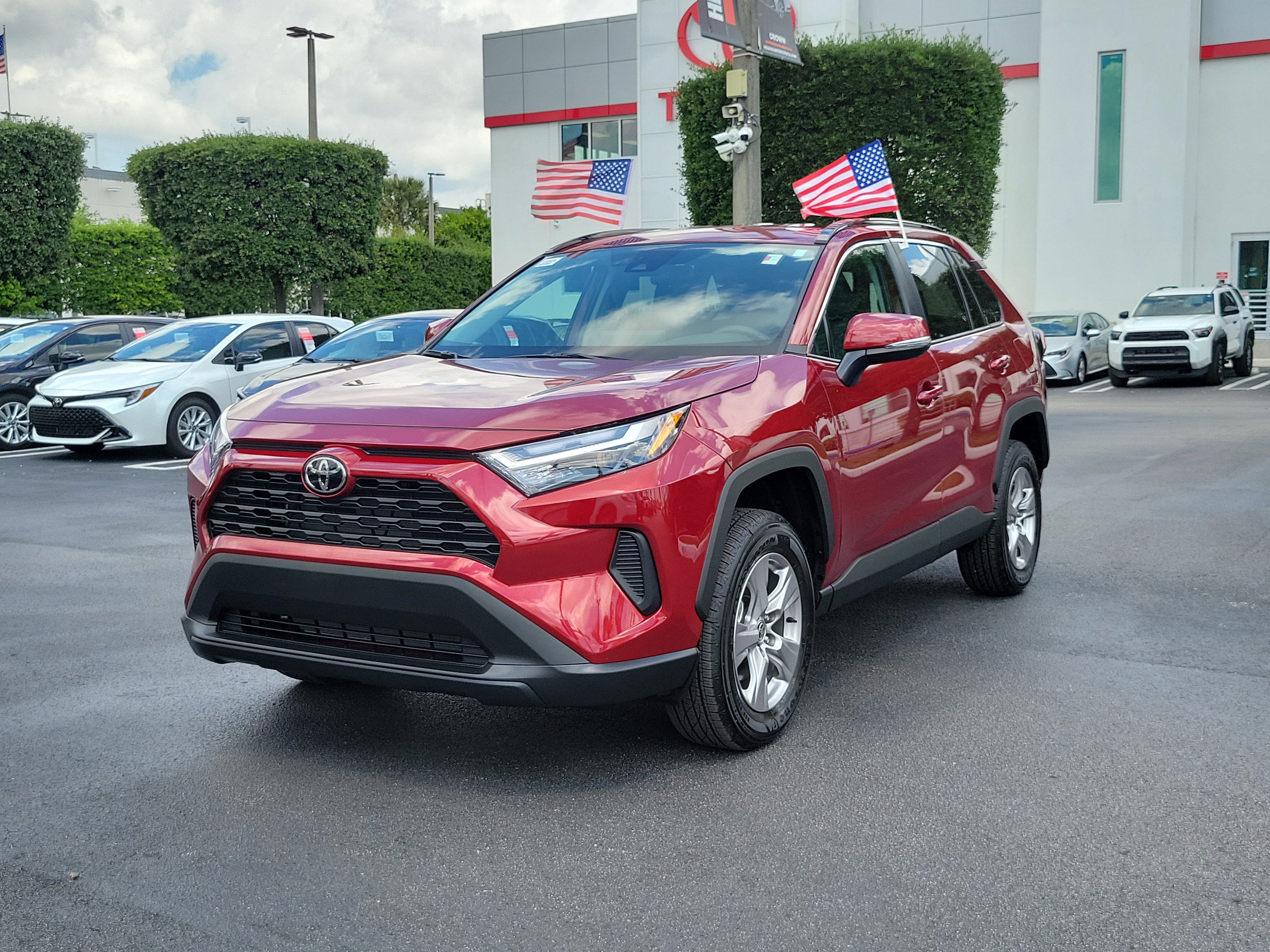Used 2025 Toyota RAV4 XLE image 5