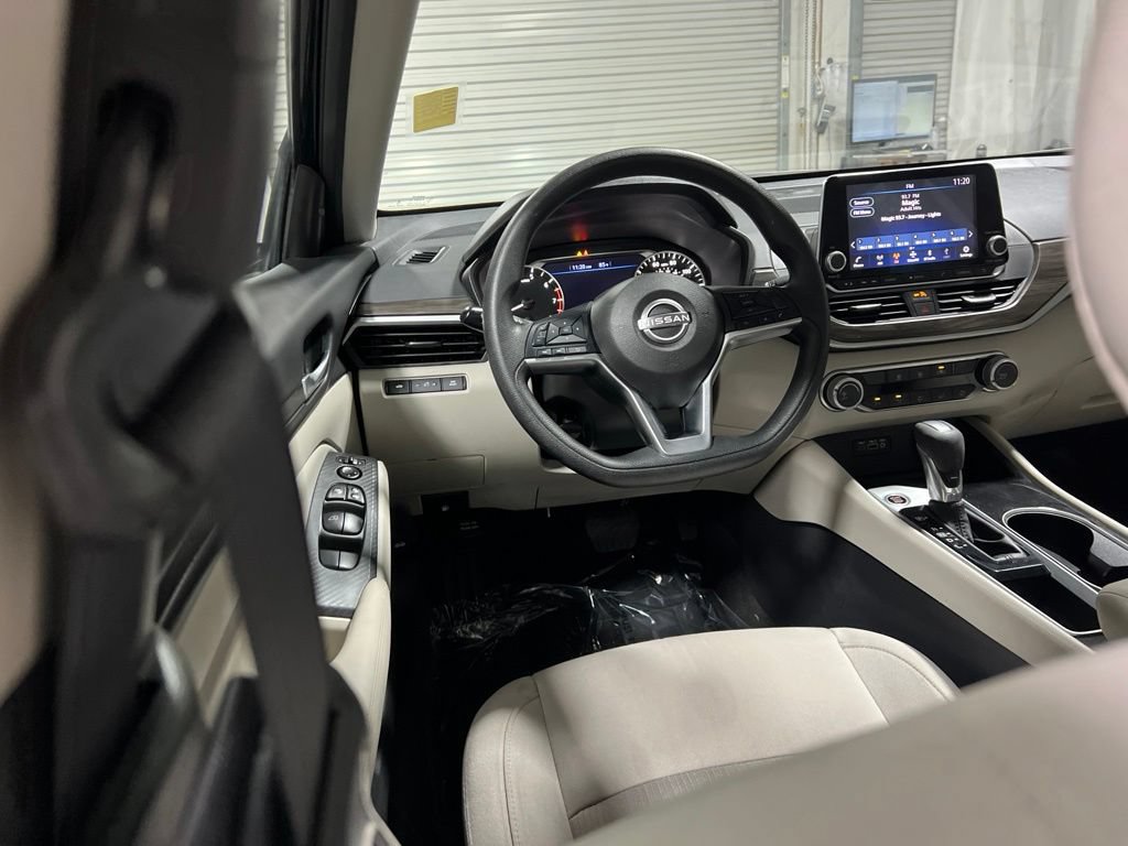Used 2024 Nissan Altima 2.5 SV FWD image 18