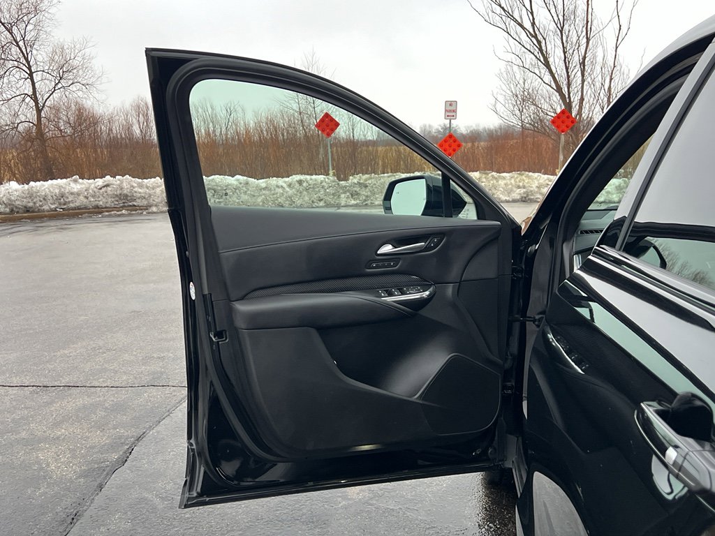 Used 2024 Cadillac XT4 Sport image 11