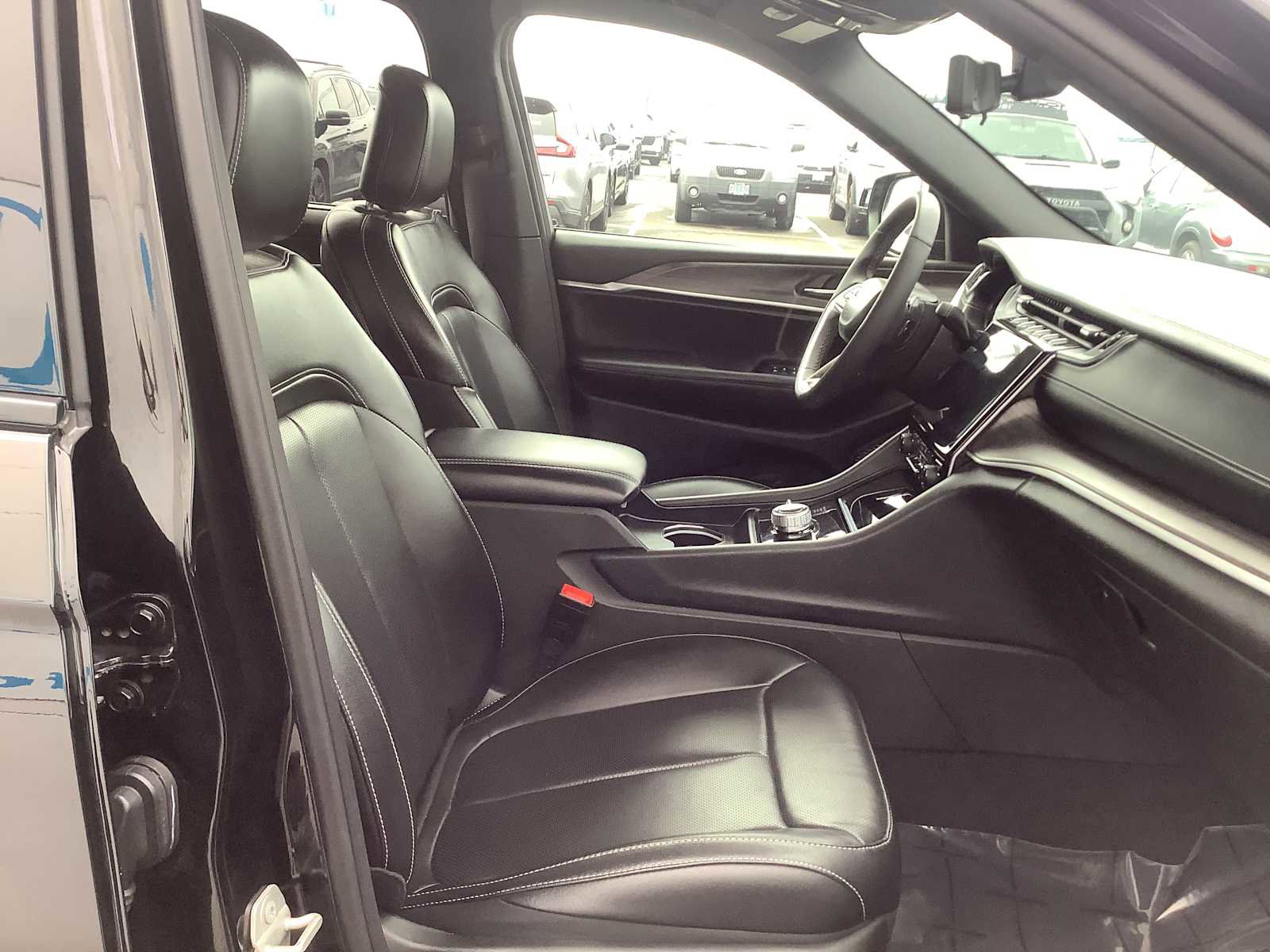 Used 2024 Jeep Grand Cherokee L Limited w/ Luxury Tech Group II image 15