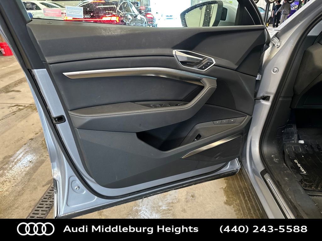 Used 2021 Audi e-tron Premium Plus w/ Premium Plus Package image 14