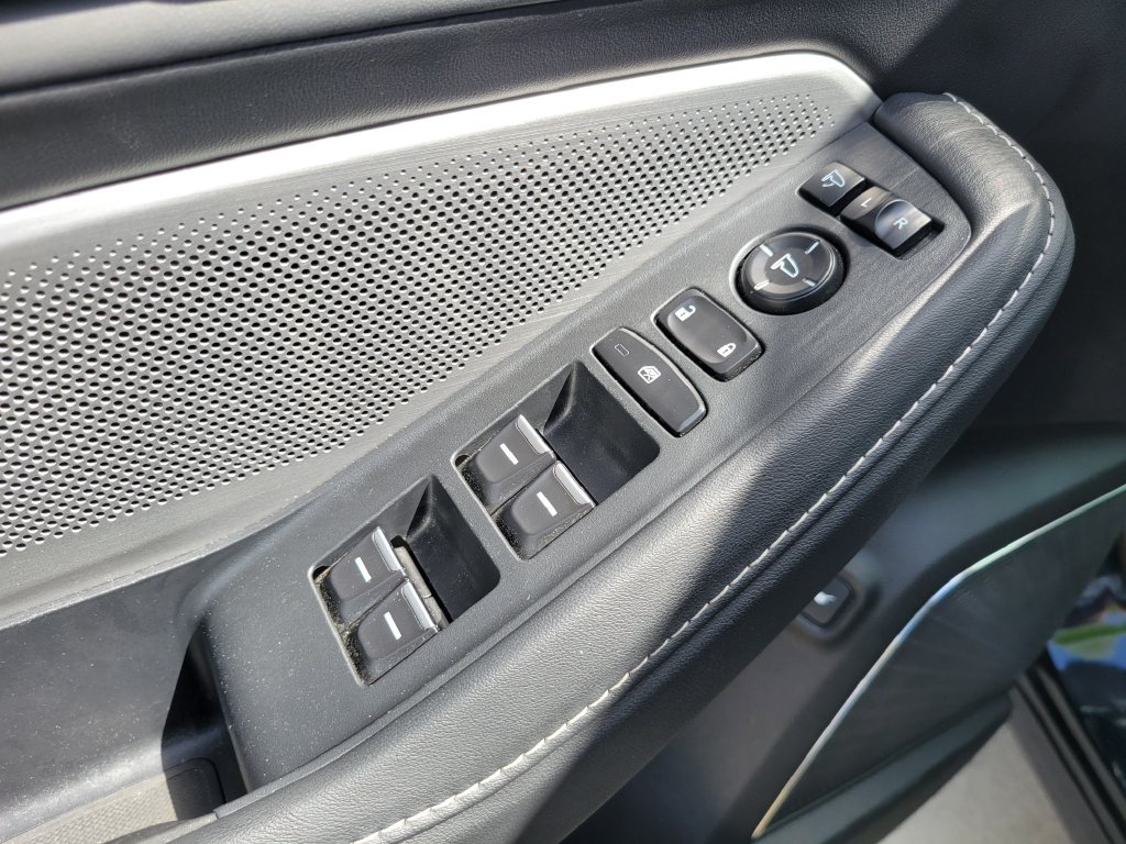 Used 2025 Acura MDX w/ Technology Package FWD image 22