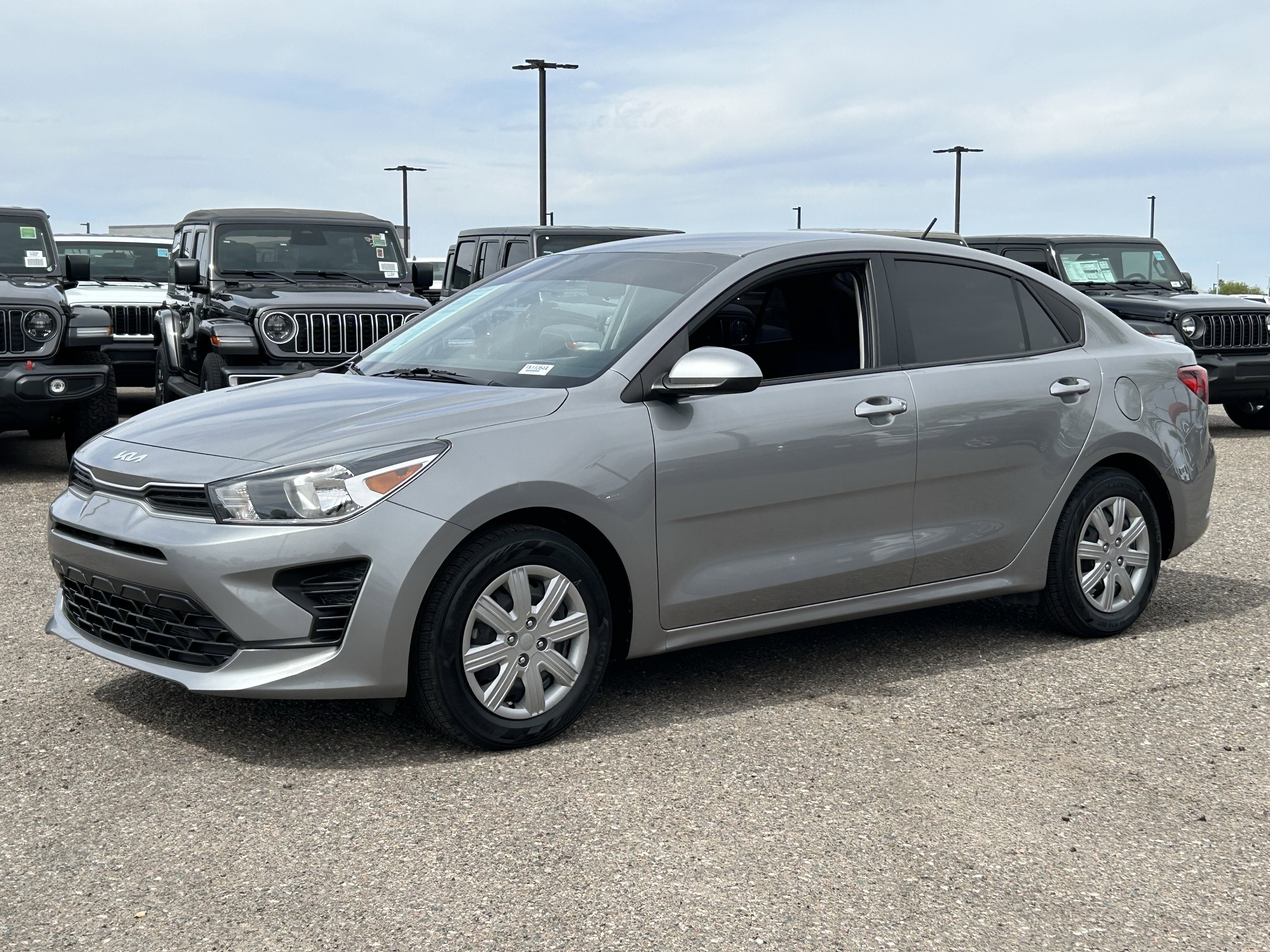 Used 2023 Kia Rio S image 2