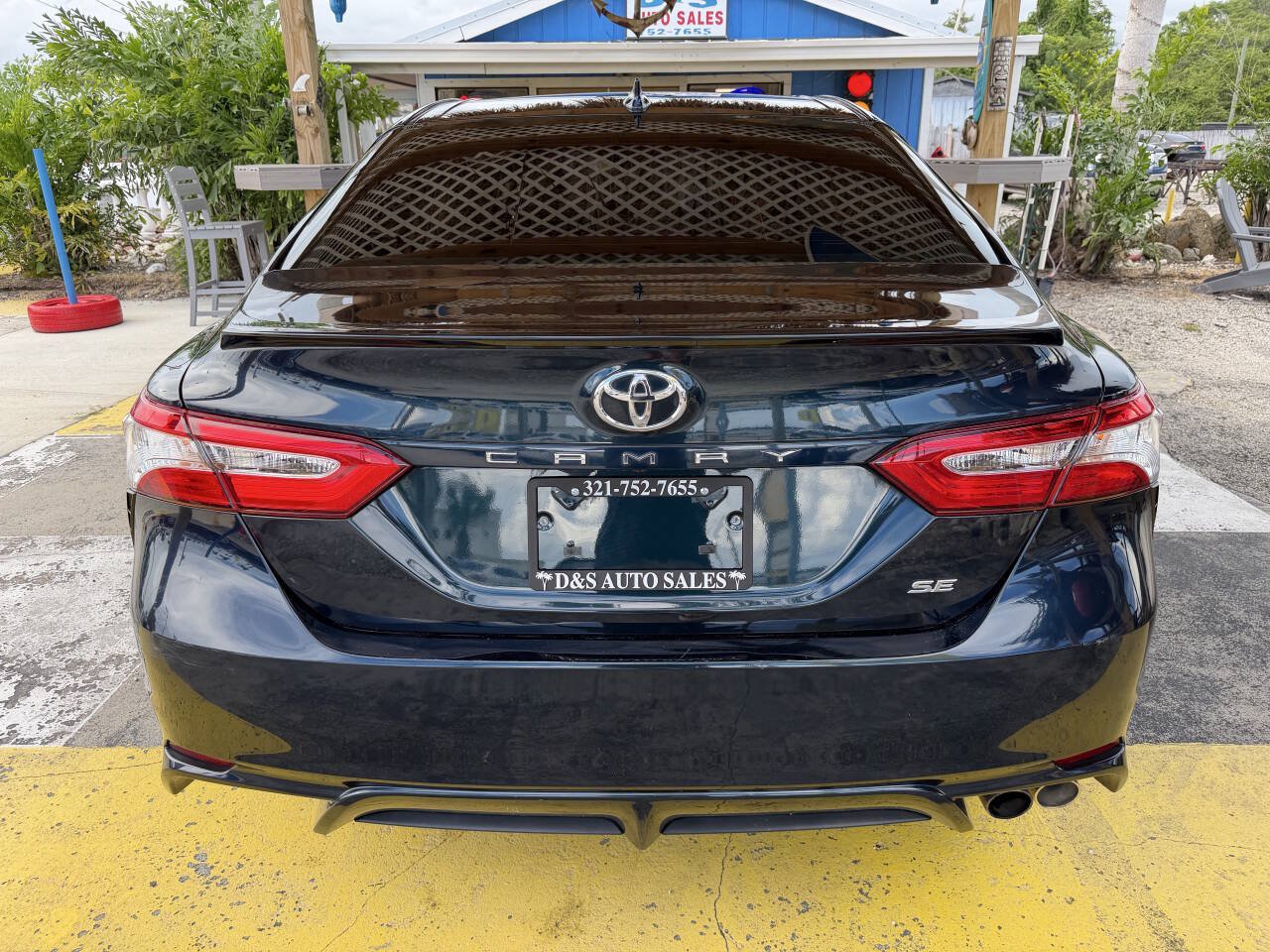 Used 2020 Toyota Camry SE FWD image 6