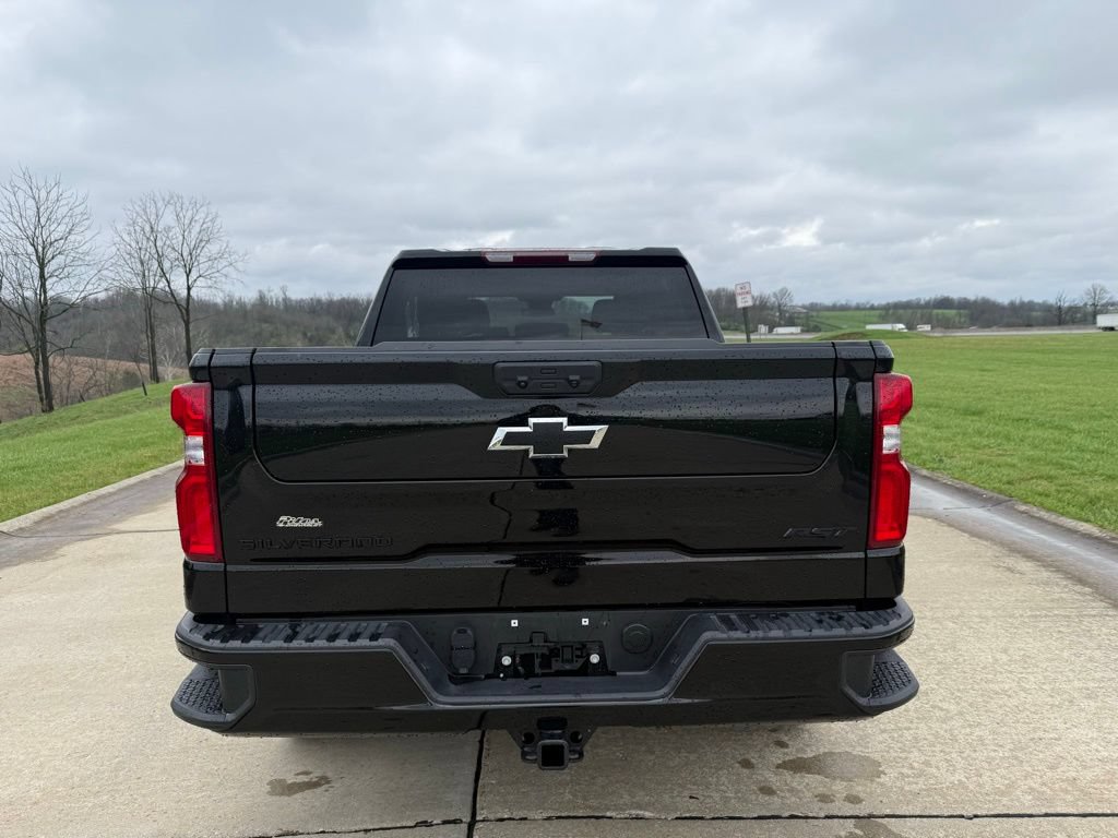 Used 2025 Chevrolet Silverado 1500 RST w/ LPO, Dark Essentials Package RWD image 4