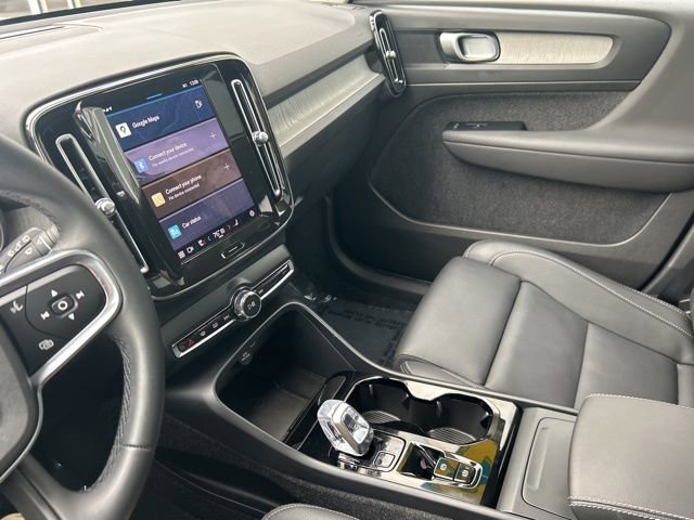 Certified 2025 Volvo XC40 B5 Plus image 19